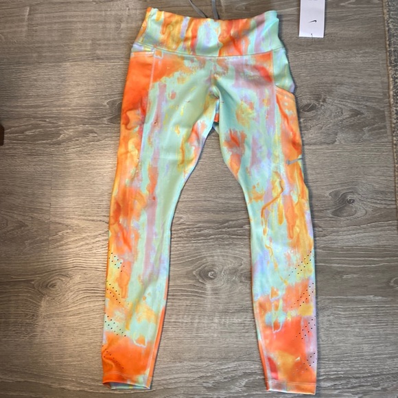 Nike Pants - NWT Women’s Nike Epic Luxe Leggings Size Small